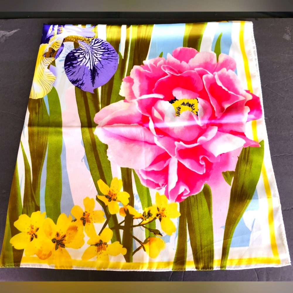 Collection Eighteen Scarf with Bright Flowers